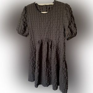 DAZY Maternity Dress with Puff Sleeves and Modern Street Style Textured Fabric